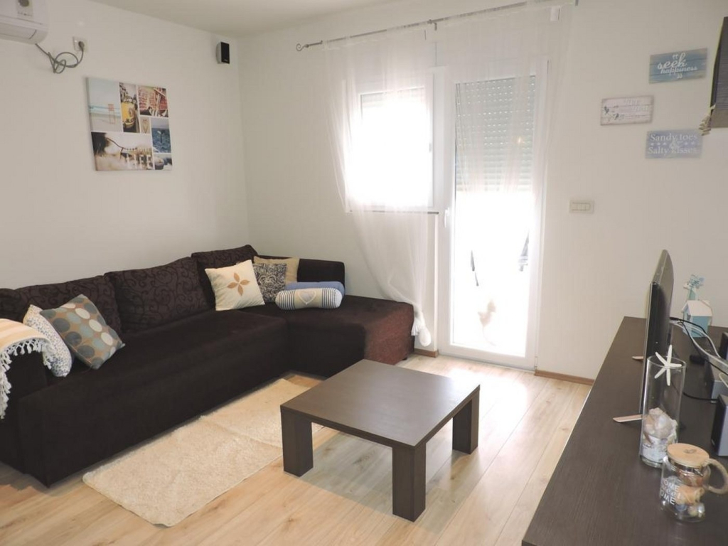 Holiday house Pet - 20m from the sea: Barbat, Island Rab