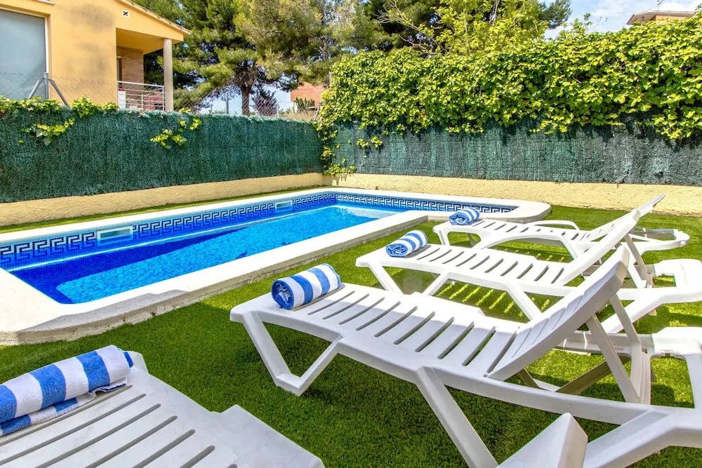 Villa With 4 Bedrooms in Calafell, With Enclosed Garden and Wifi Near the Beach