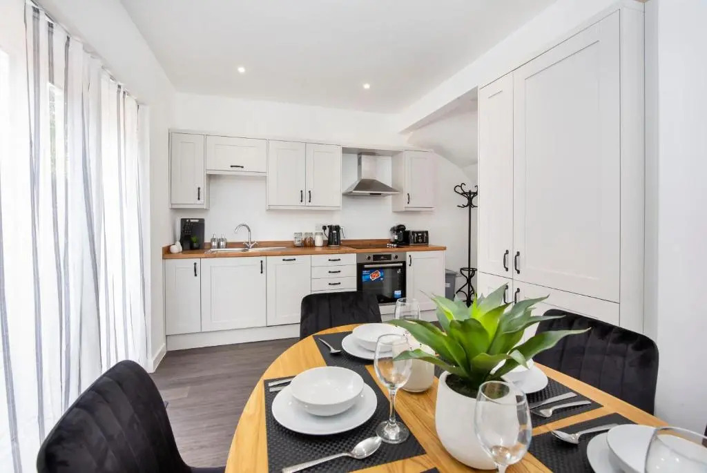 Piccadilly Place - 3 Bedroom House
