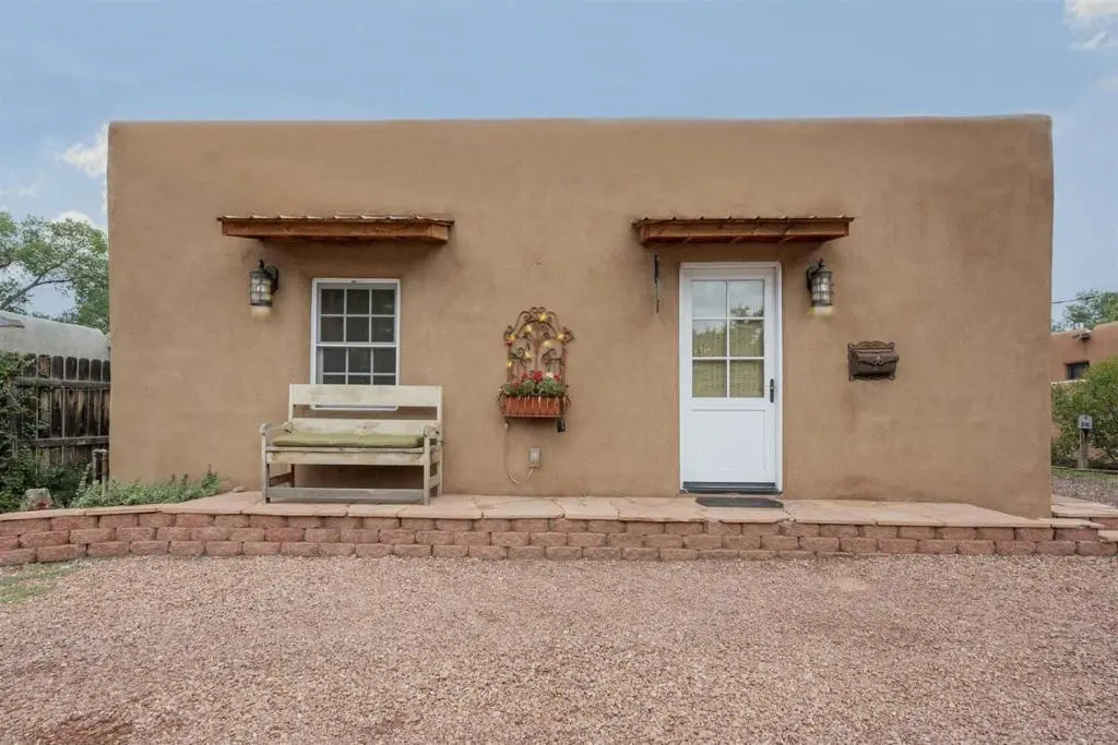 2 Bedroom - In Railyard, 10 Min. Walk to Plaza - Desert Breeze