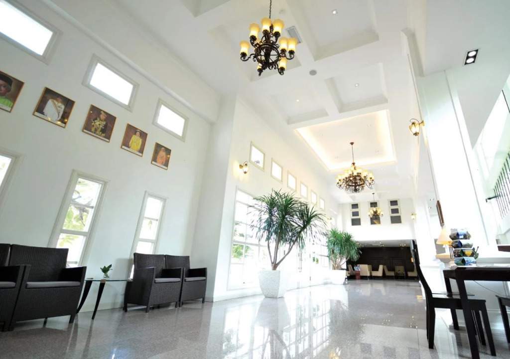 The Sterling Melaka by Gloria