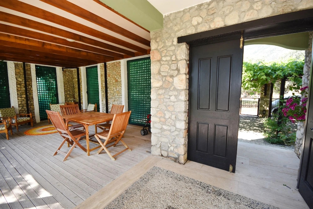 OVA7900 Villa Nail 2 Bedrooms