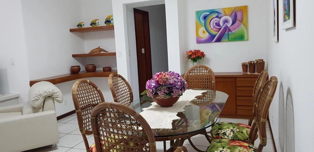 Apto em prédio frente mar, Meia Praia Itapema, 3 dorm, conforto para 8 pessoas