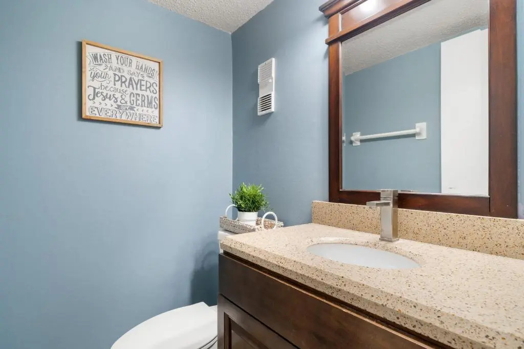 Seashell 19, 2 Bedrooms, Pool Access, WiFi, Sleeps 6, Walk to Beach