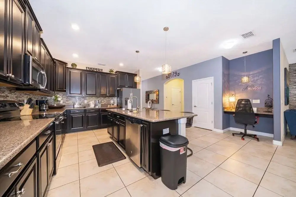 Florida Dreaming 6 Bedroom Home