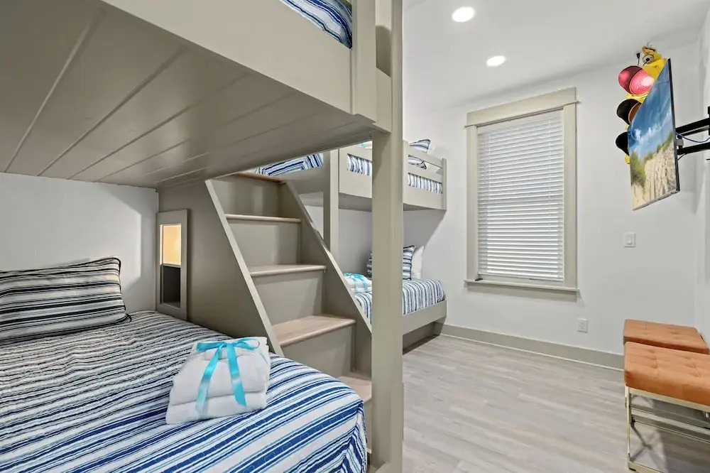 Pineapple Paradise! 6BR 7BA Beachfront House! Private Pool! Grill! Sleeps 16!