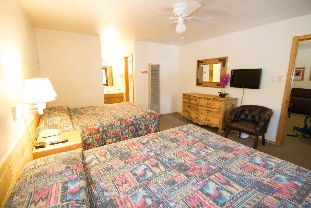 Thunderbird Lodge