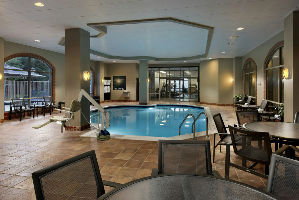 Embassy Suites by Hilton Dulles Airport