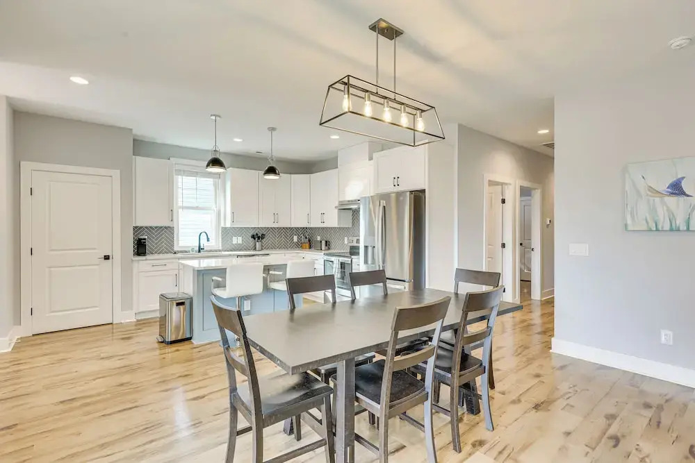 Family Home on Oak Island: 1 Mi to Beach & Pier!