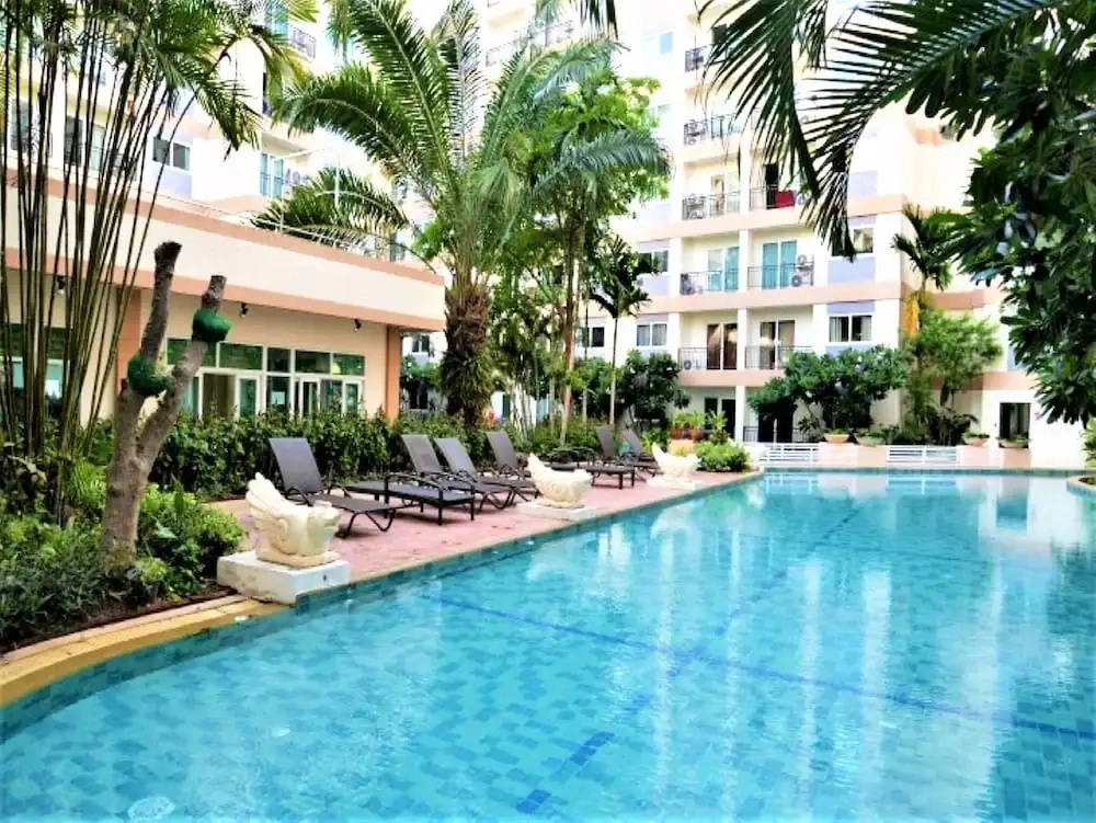 1-bedroom Condo Near Jomtien Beach With Lagoon Pool & Resort Facilities