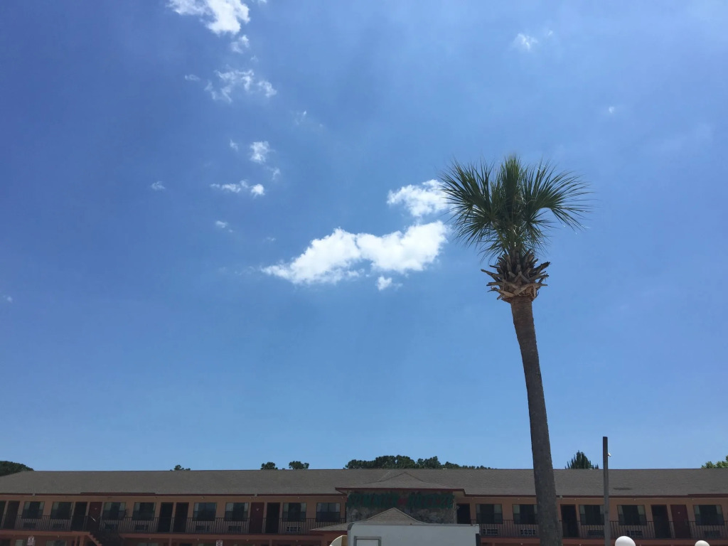 Summer Breeze Motel