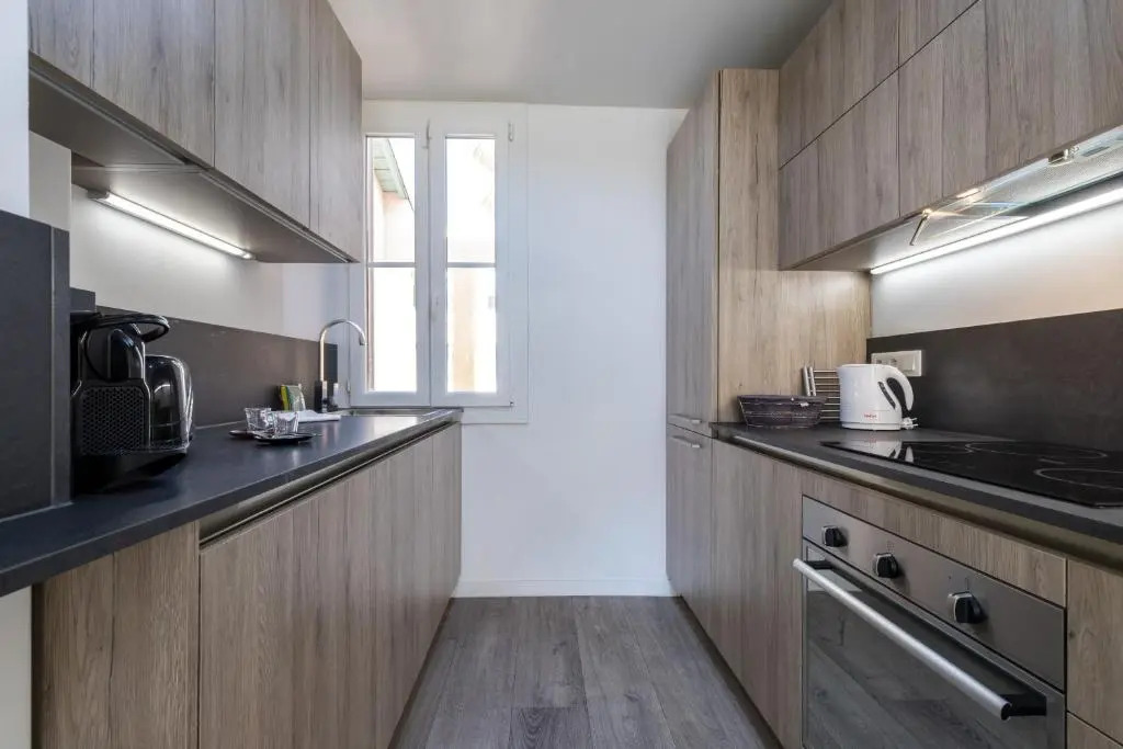 Cosy 1 Bdr Near Garibaldi Square - Top Floor & AC