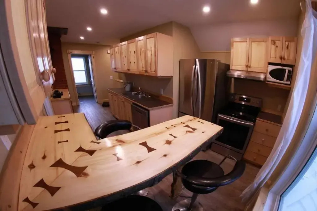 Craftsman's Loft - heritage charm, 5 min to DT