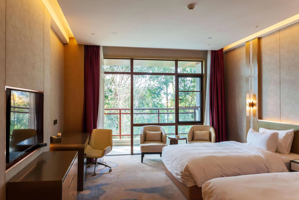 Howard Johnson by Wyndham LakeView Hotel Kunming