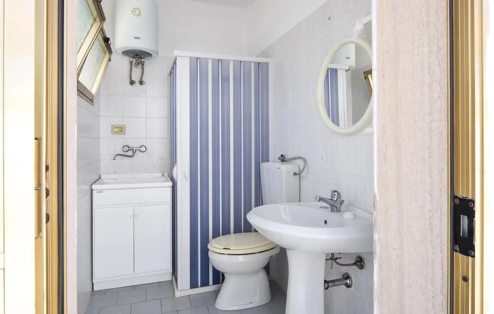 Nice Home in Punta Braccetto With 2 Bedrooms and Wifi