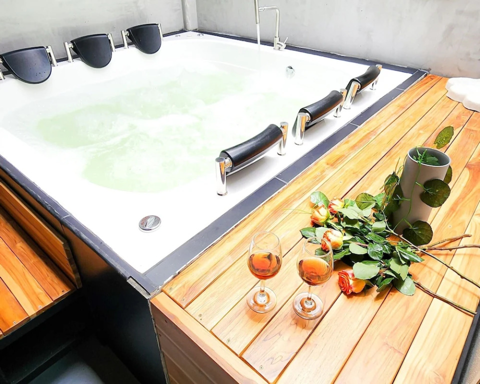 Vintage House With Jacuzzi In Manila