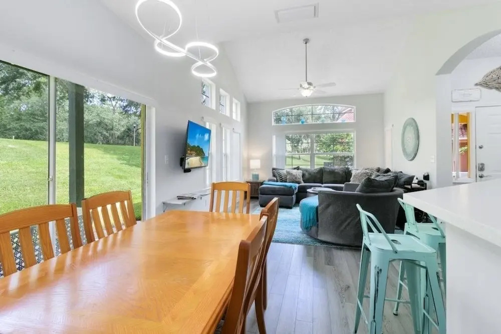 Gorgeous 4 Bed Home In Gated Community! 4 Bedroom Villa by RedAwning