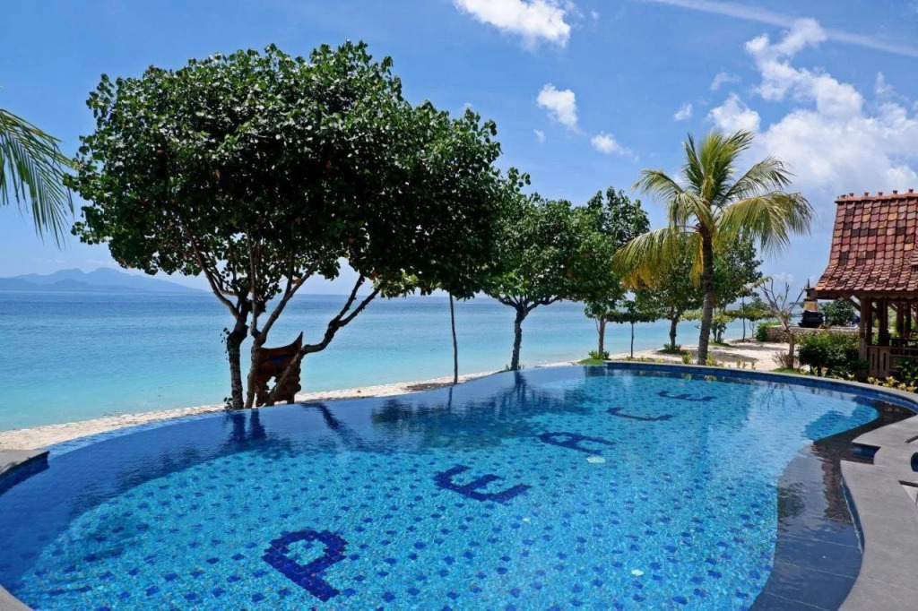 Blue Harbor Beachfront Villas & Resto