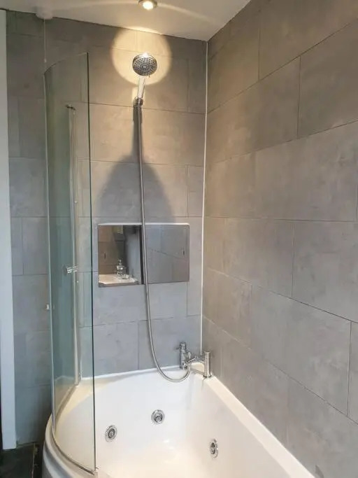 City Townhouse Close to Cafes and Restaurants