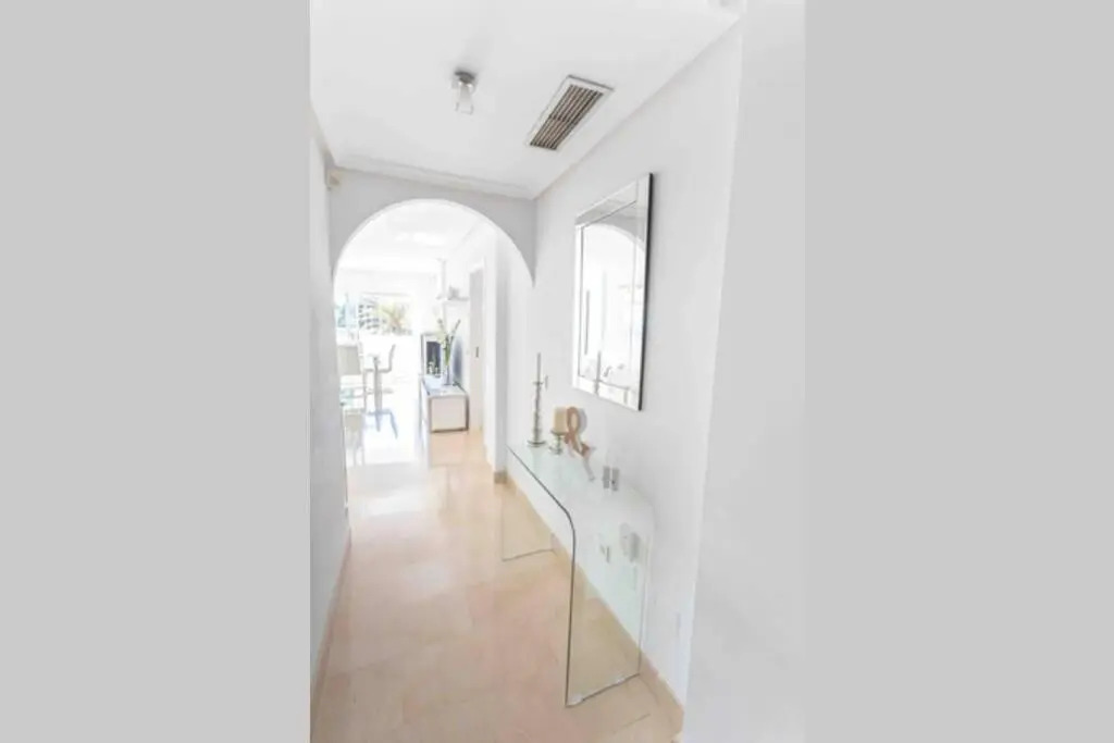 Brigth Apartment/2BED/2BATH/100m beach/Sea Views