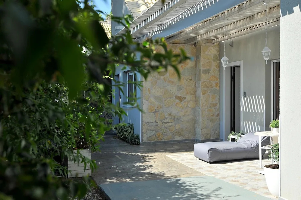 Alekos Suites