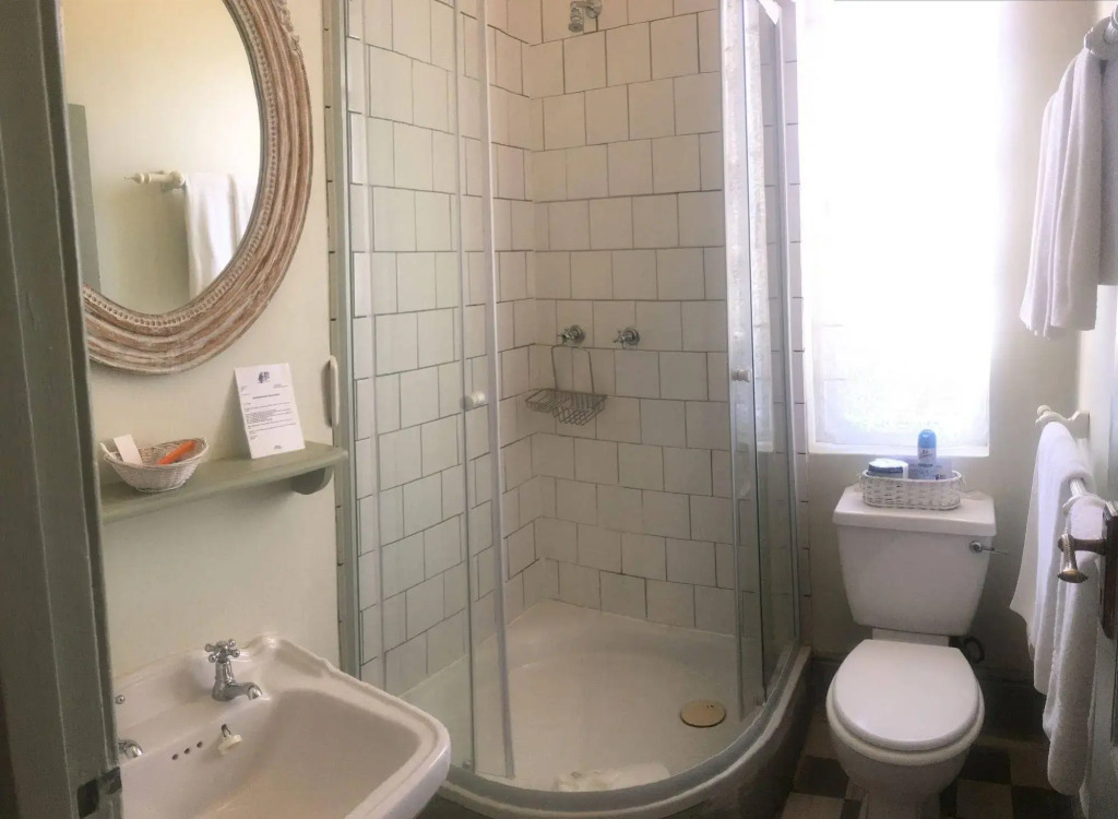 Mountain Manor Guest House & Executive Suites
