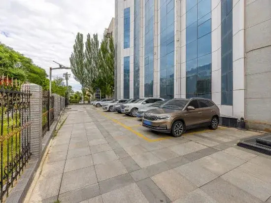 Xining Dongchuan Industrial Park Qingyun Hotel (Chengdong Wuyue Plaza)