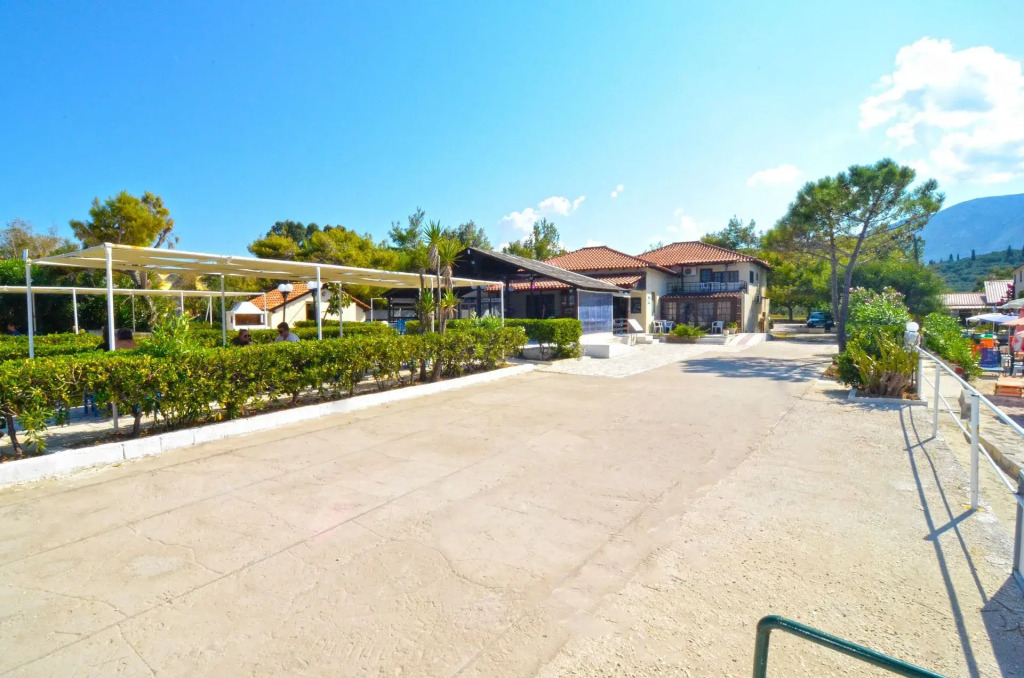 Oasis Beachfront Studios & Apartments, by ZanteWize