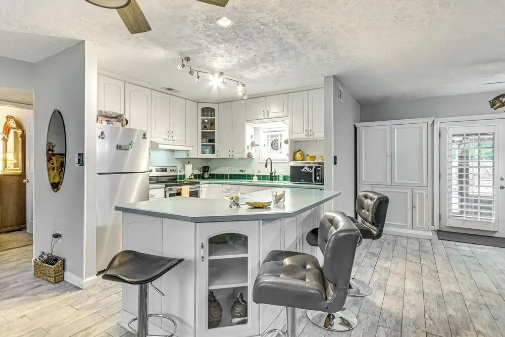 Fort Walton Beach Home w/ Pool: 5 Mi to Beach!