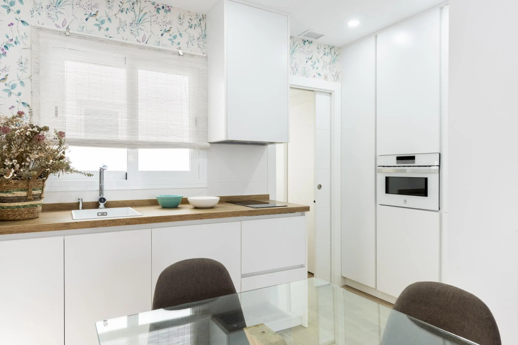Lovely 3-bedroom Apartment Near Alameda Juan Rabadan I