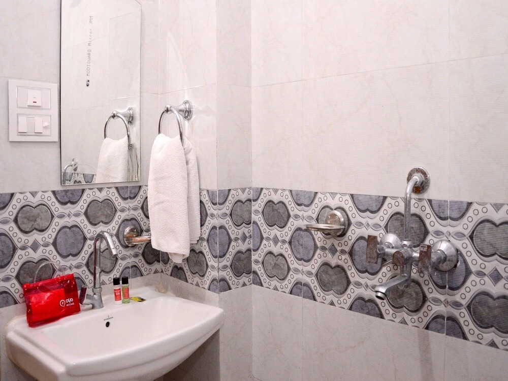 OYO 4202 Hotel T24