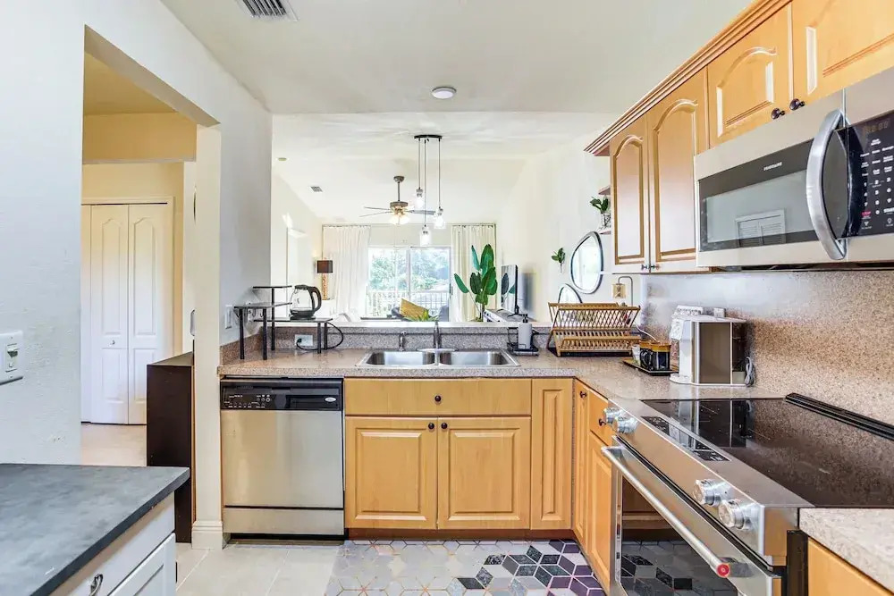 Golf Getaway: Cape Coral Condo 1 Mi to River!