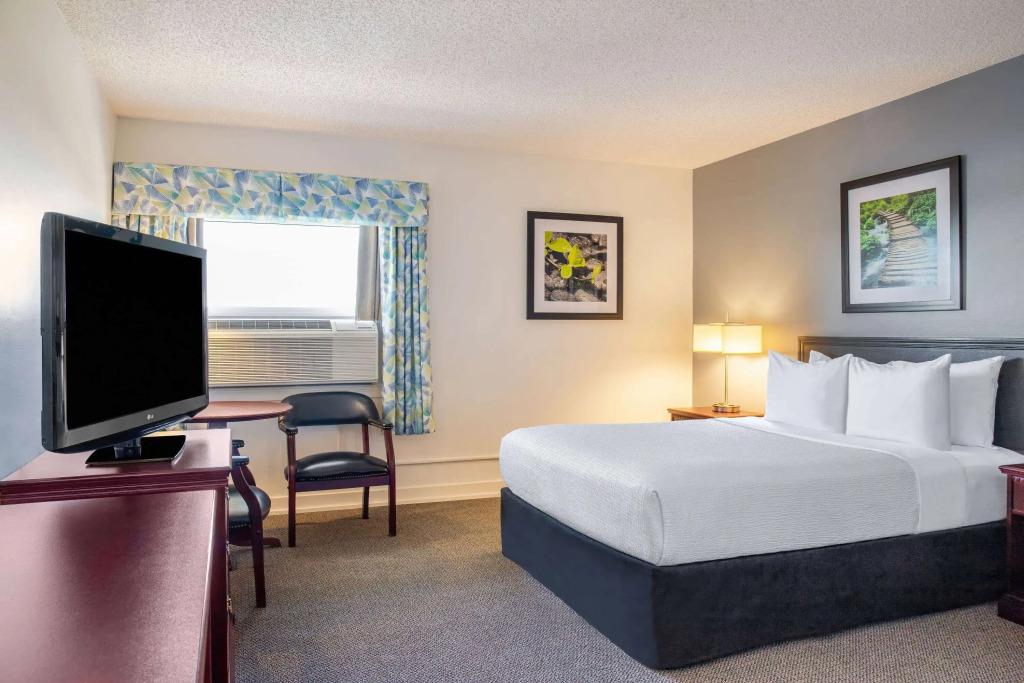 Days Inn & Conference Centre by Wyndham Camrose Norsemen