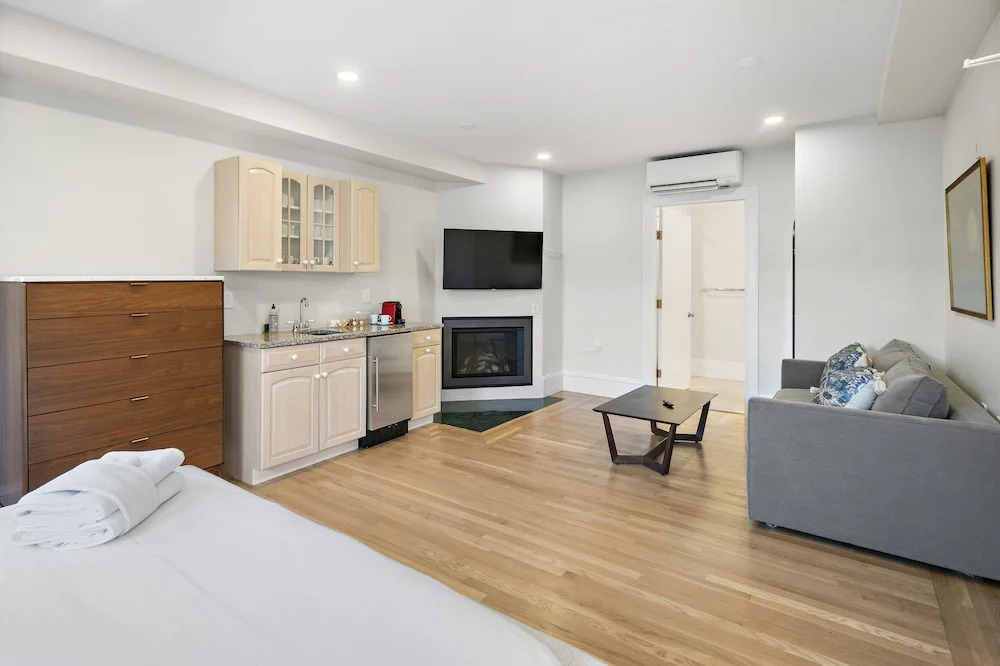 Charlesgate Suites