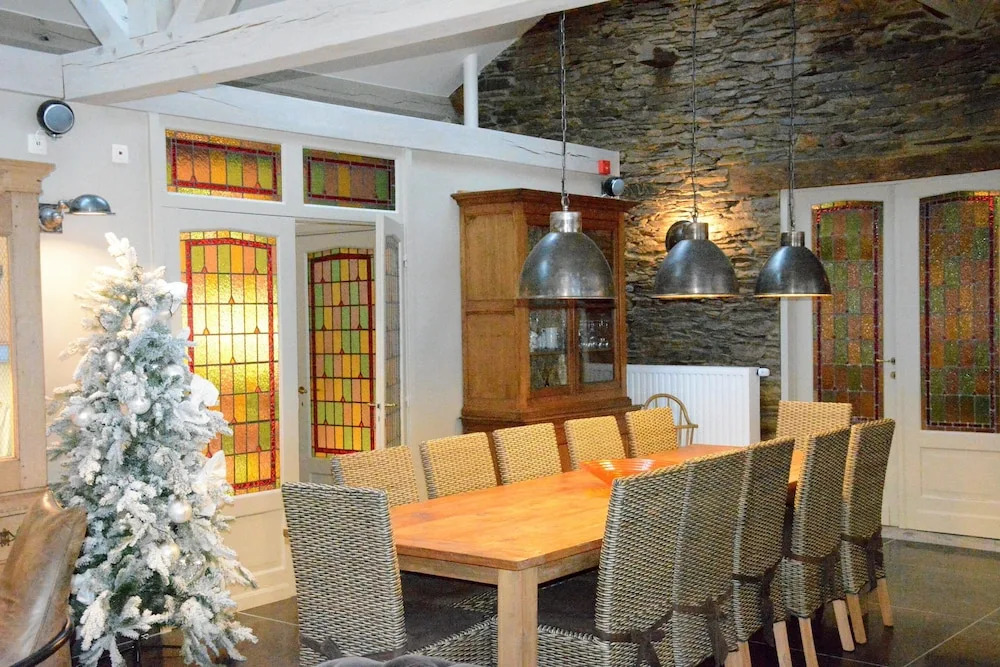 Villa with hottub in calm area