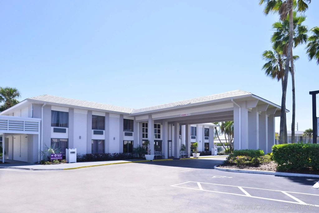 Clarion Inn & Suites Across From Universal Orlando Resort