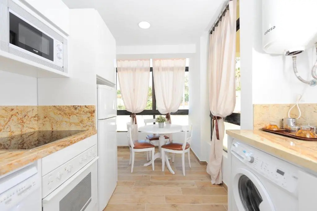 Sea Views Aloha Apartment by GHR Rentals