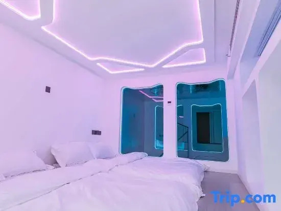 Two To Tu Hotel