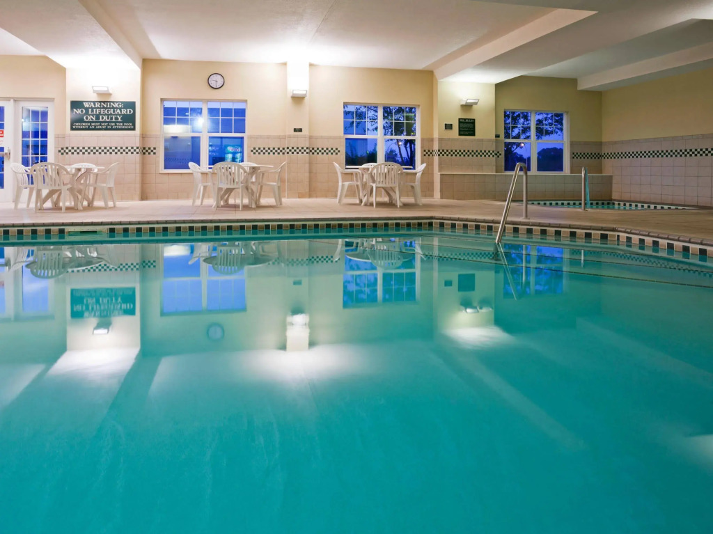 Country Inn & Suites by Radisson, St Cloud East, MN