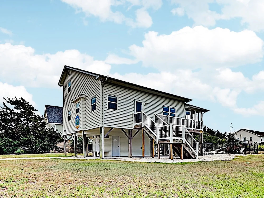 New Listing! Coastal W/ Pool, Walk To Beach 4 Bedroom Home