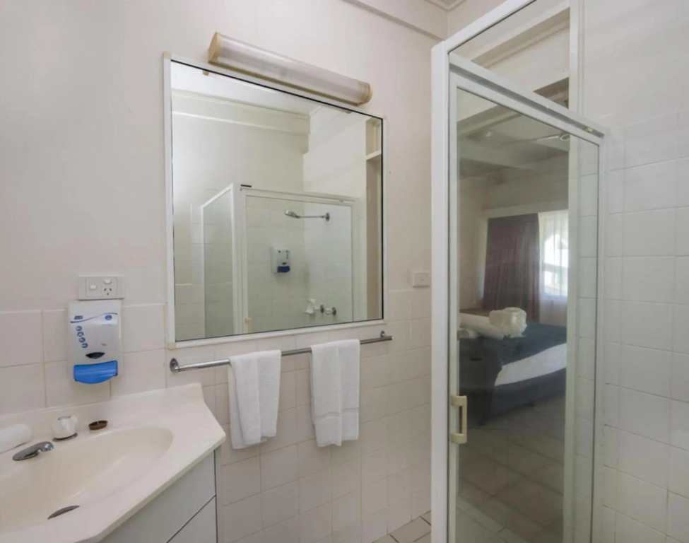 AFFORDABLE ISLAND ESCAPE! Queen Studio, Nelly Bay