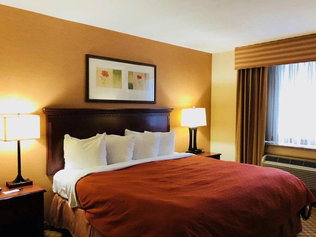 Queens County Inn and Suites Long Island City