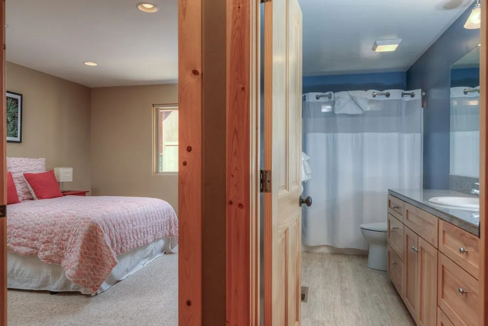 Chic 3BR in Truckee Tahoe Donner Access by RedAwning
