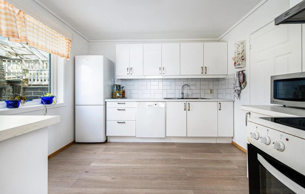4 Bedroom Amazing Home In Strandebarm