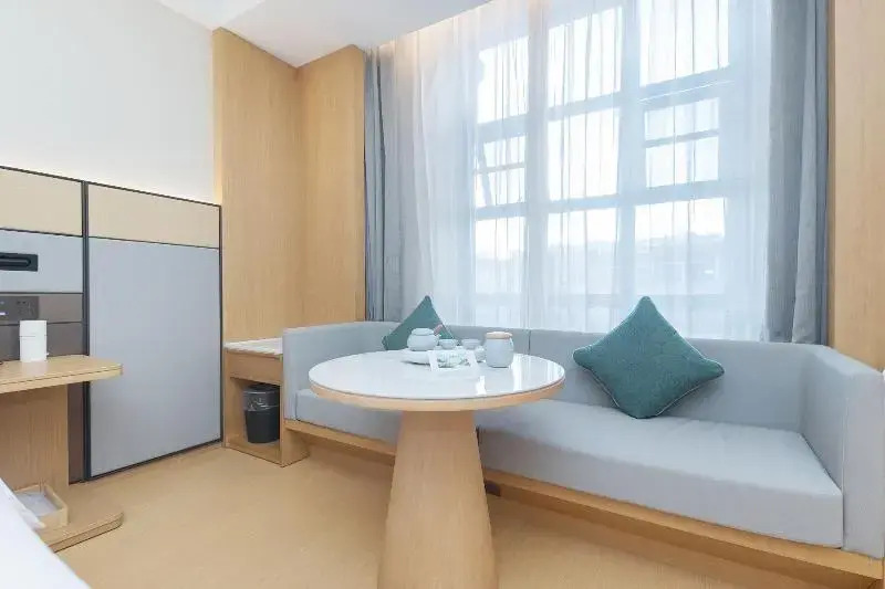Ji Hotel (North Plaza, Ningbo Railway Station)