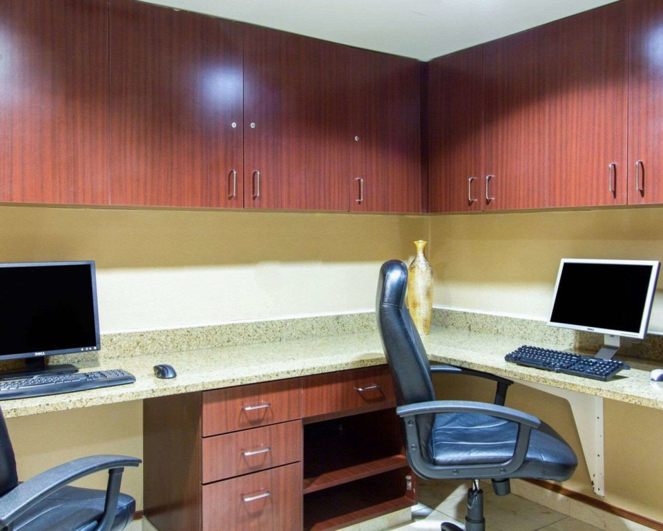 Comfort Inn & Suites Charleston Airport Convention Center