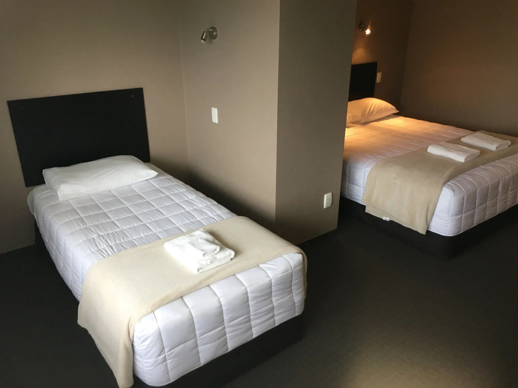 Fiordland Hotel