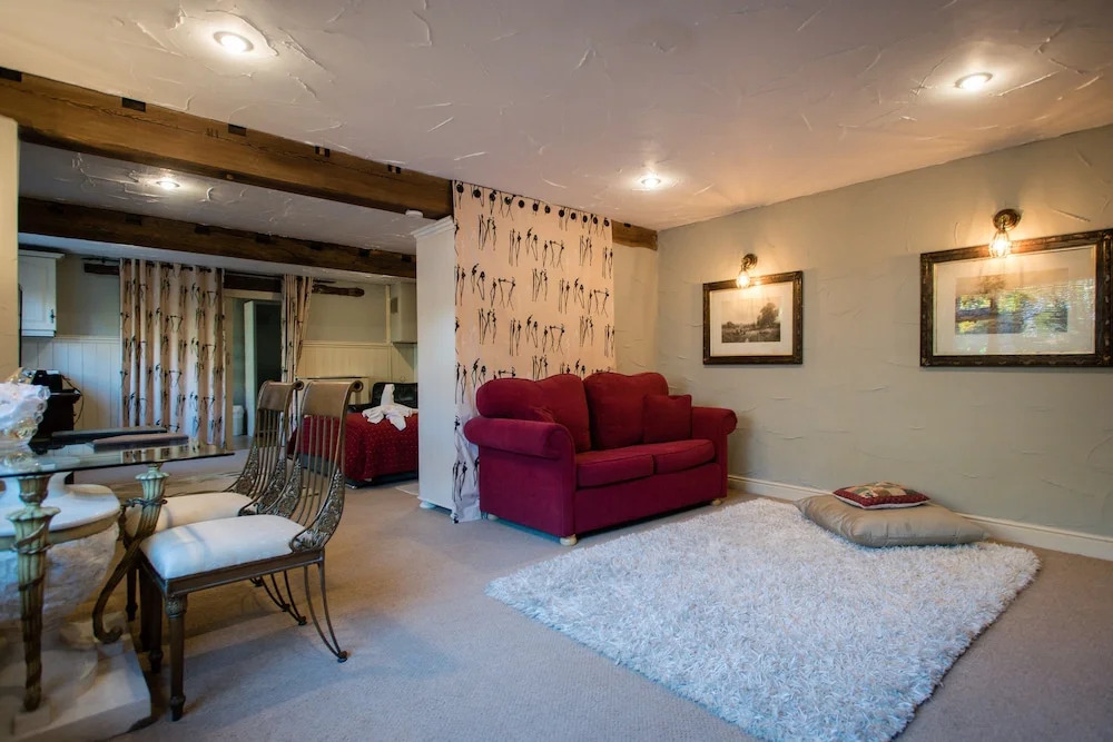 The Royal Arms Hotel Room Only
