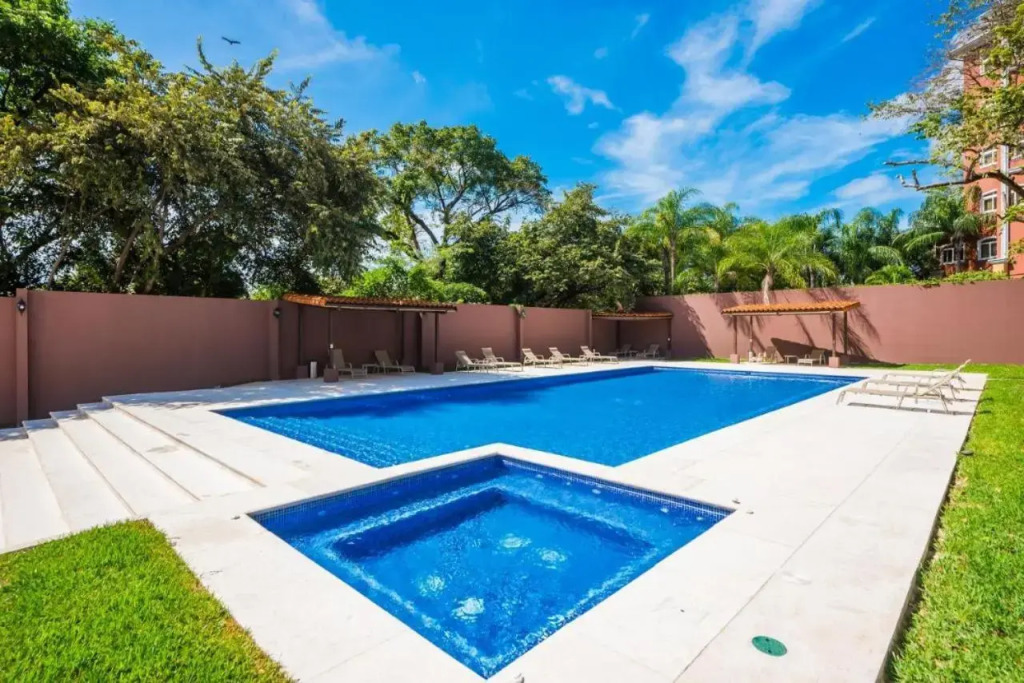 Tropical Luxury 2Bdr condo - Pool view - At the Beach