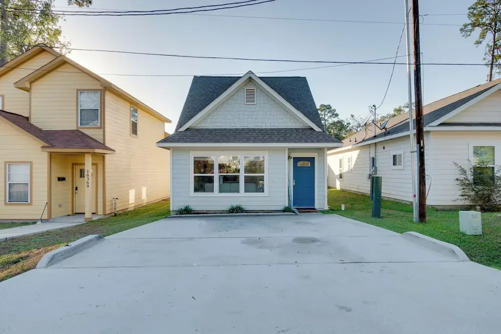 2 Mi to Lake Conroe Access: Home w/ Pool Table!